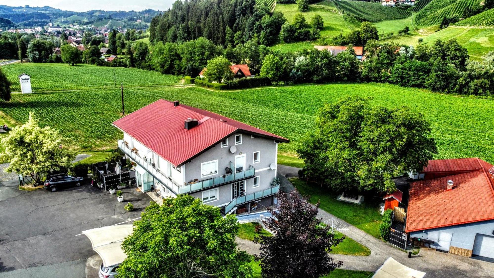 Claus Resch Appartements Leutschach Exterior photo